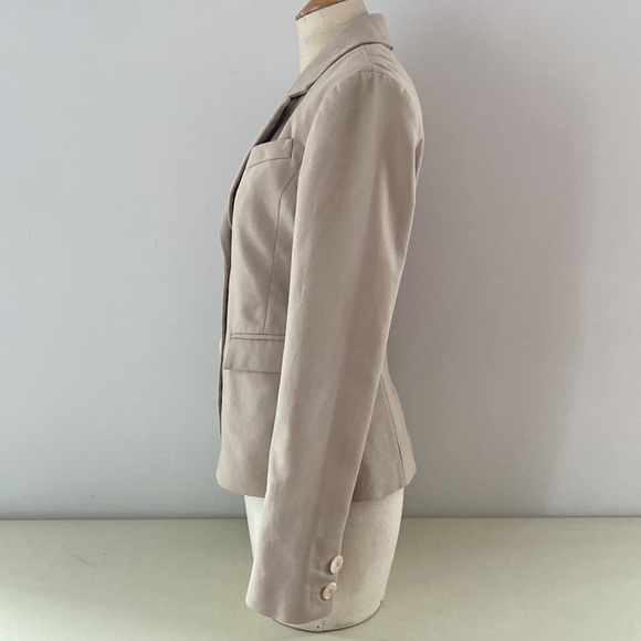 Talula Babaton beige fitted blazer with two button front closure. Size Small - Picture 3 of 13